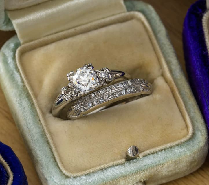 Mẫu nhẫn cưới bạch kim